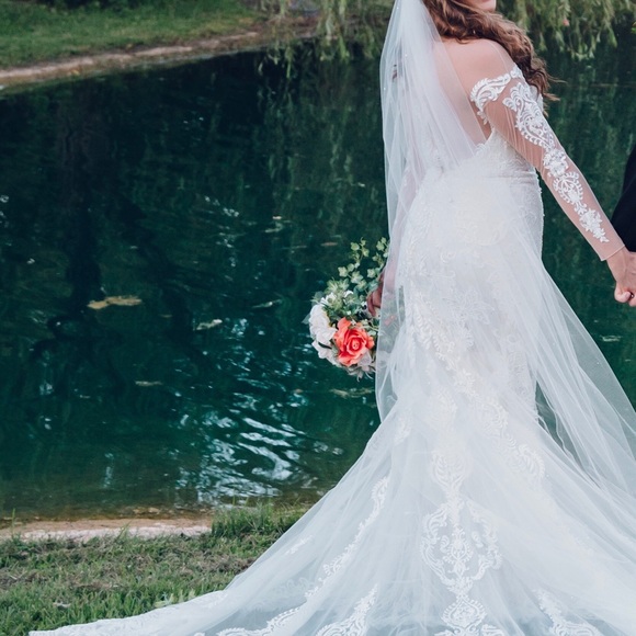 USED Long Sleeve Galina Signature Wedding Dress - Picture 4 of 13